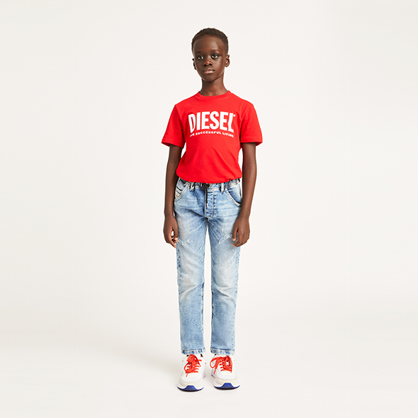 Boys’ tapered fit jeans